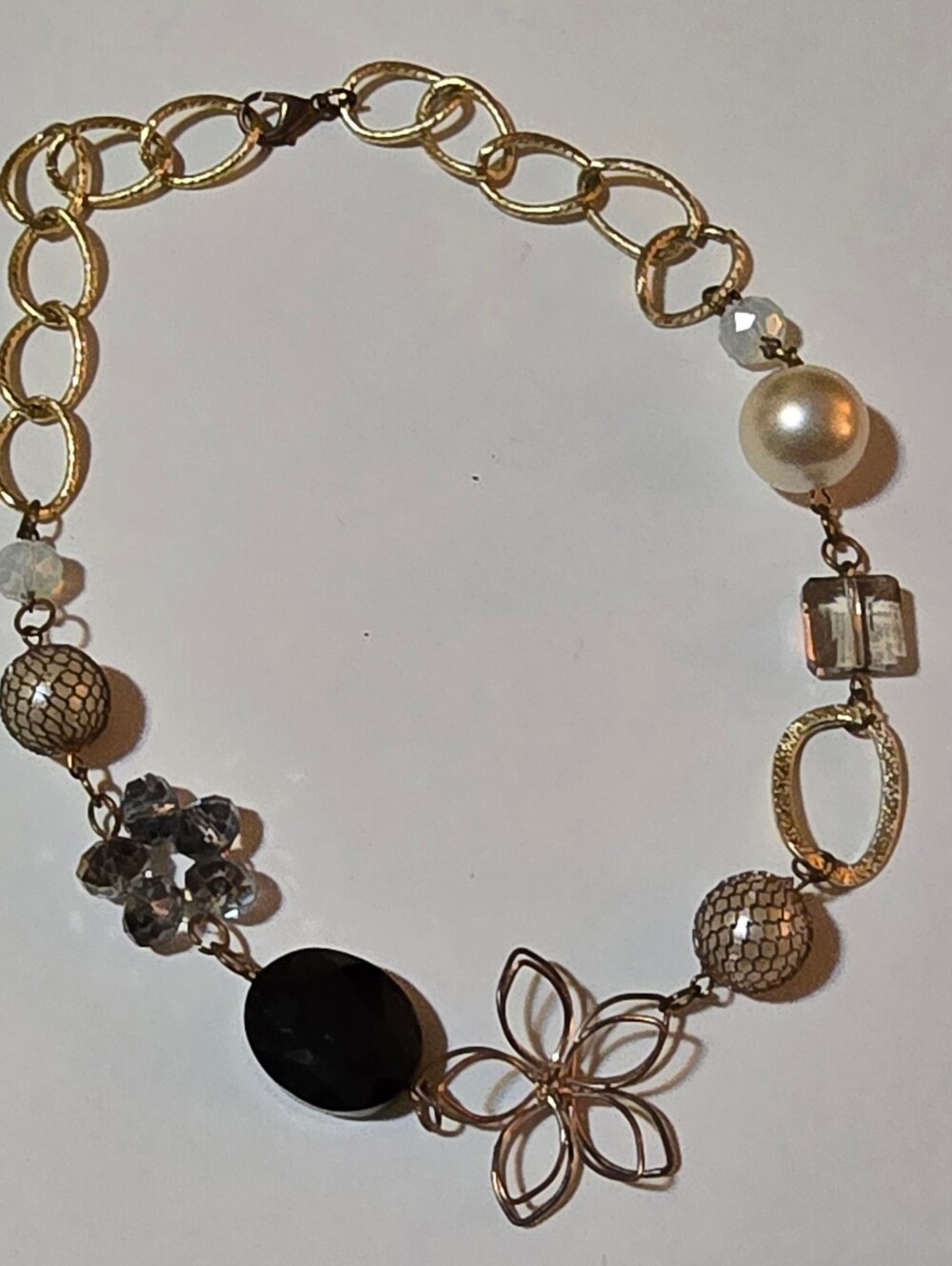 Very Lovely Delicate Gold-Tone Floral & Bead Statement Necklace Black Pearl